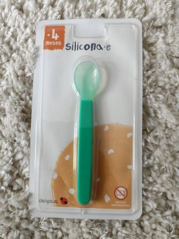 1 cuillère deliplus en silicone à utiliser à partir de 4 mois