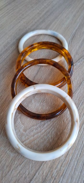 Lot de 4 bracelets vintage effet résine / bakélite