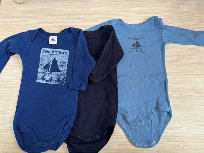 Lot de cinq bodies, petit bateau taille 3 mois - photo numéro 2