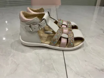 Sandales en cuir fille