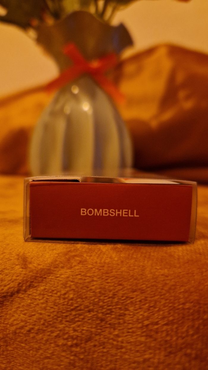 Huda Beauty liquid matte bombshell rouges à lèvres liquide 4.2ml neuf jamais utilisé jamais ouvert - photo numéro 4