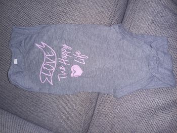 Bodie 1 mois sans manches