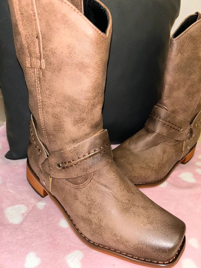 Bottes en cuir taille 37 - photo numéro 2