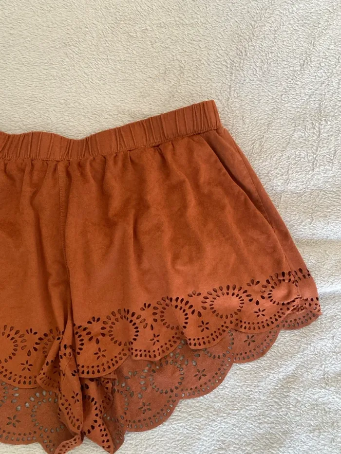 Short broderie taille S