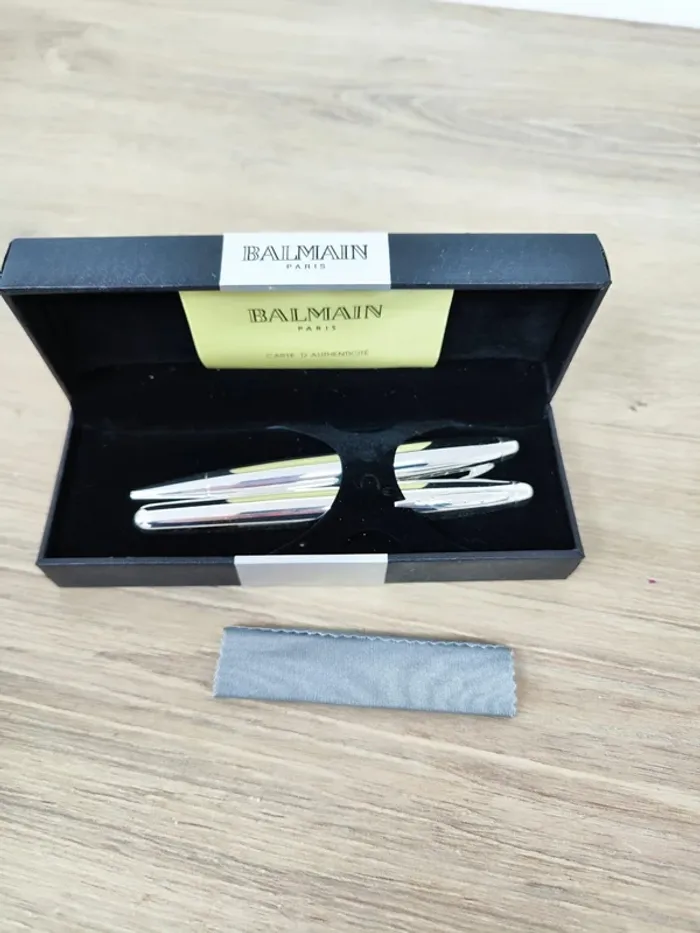 Lot de 2 Stylo bille Balmain, encre à changer, bon état
