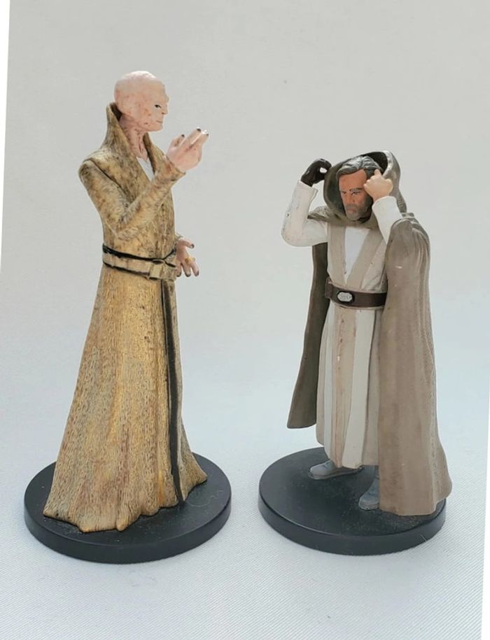 2 figurines Star Wars Disney Luke Skywalker et Snoke