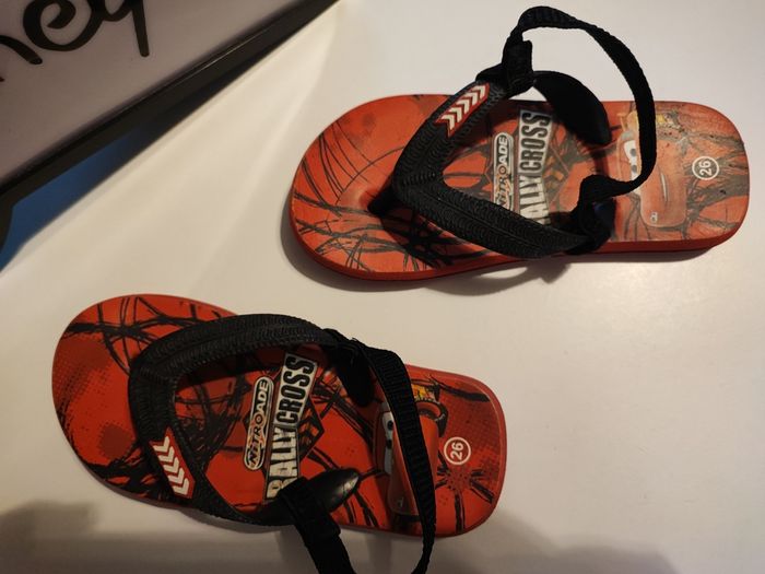 Tongs Disney rouge et noir - photo numéro 2