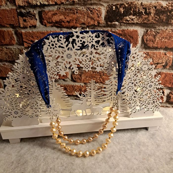 Collier bleu royal dentelle avec perles beige crème - photo numéro 2