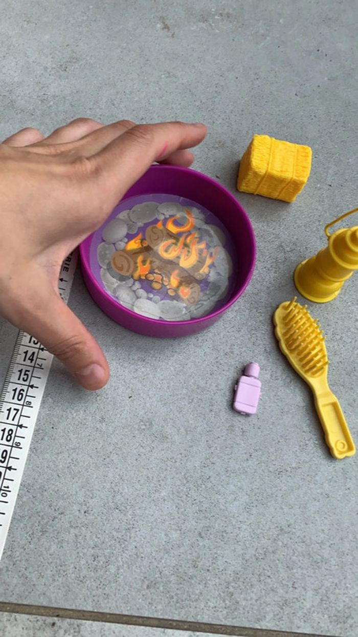 Lot accessoires barbie camping gourde brosse lampe foin - photo numéro 2