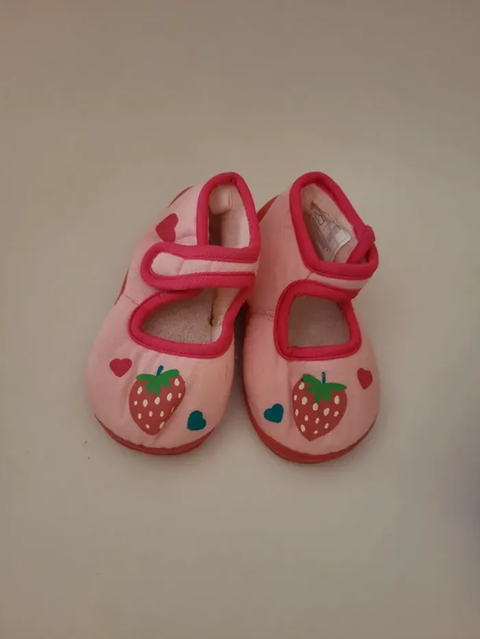 Lot chaussons chaussures fille - photo numéro 4