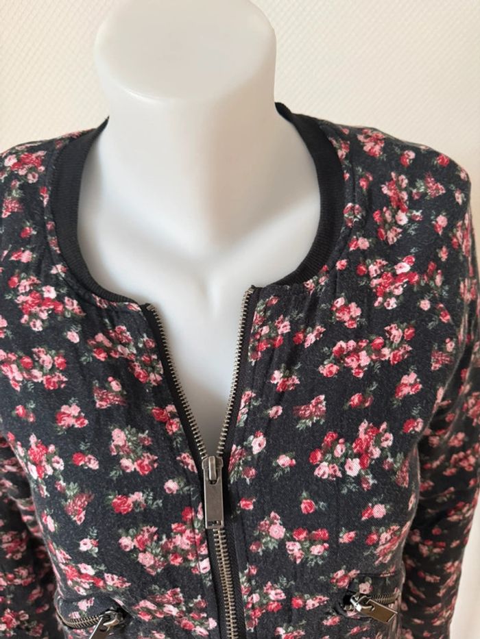 Bombers à fleur en bon état taille XS Bershka - photo numéro 3