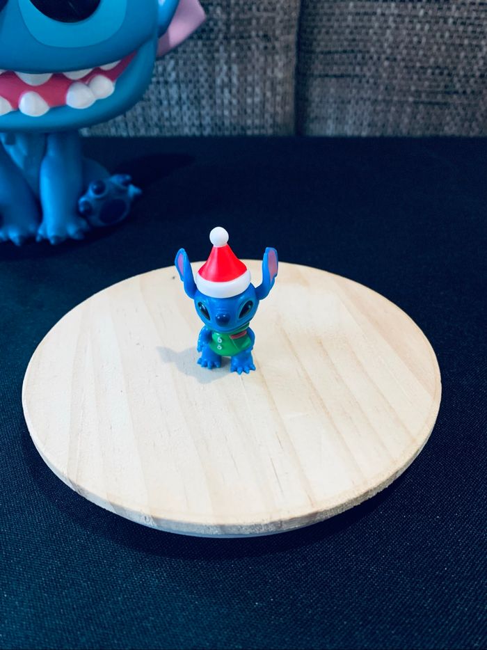 Figurine Stitch - Collection Noël (11 sur 11) - photo numéro 1