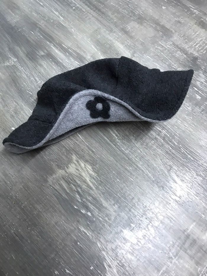 Bonnet gris clair et gris foncé