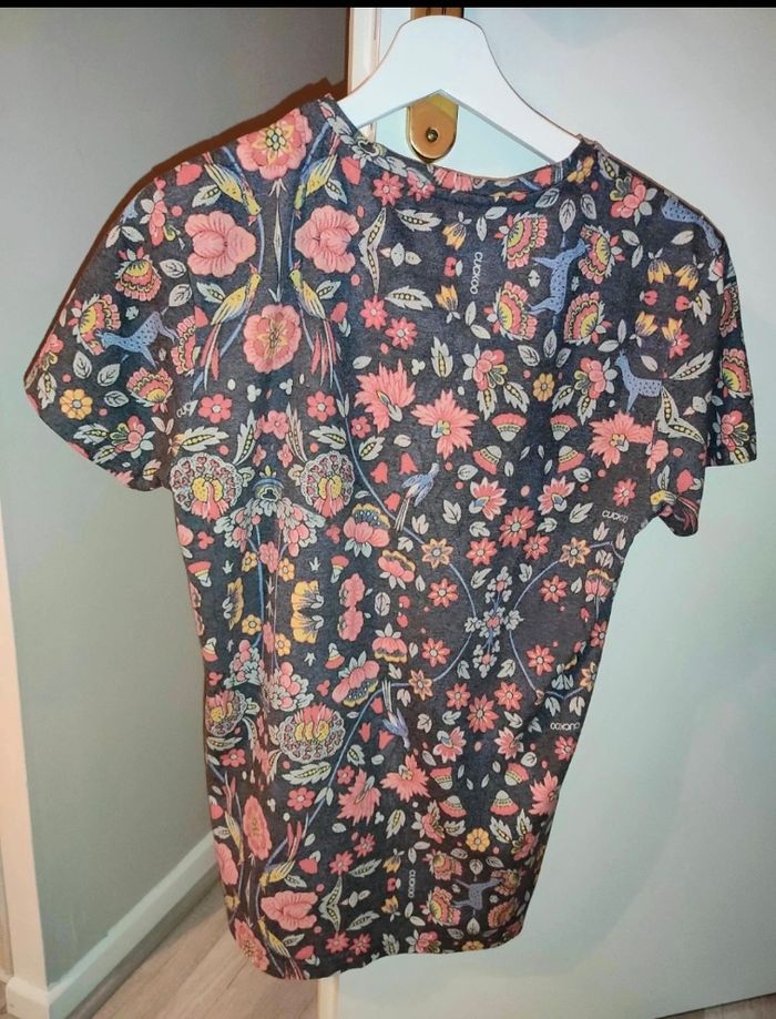 Tee-shirt fleuri - photo numéro 2