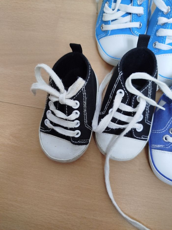 Lot de chaussures bébé taille 6 -9 mois - photo numéro 2
