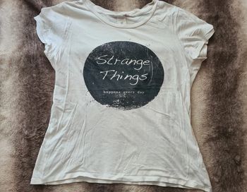 Tshirt taille S Strange things