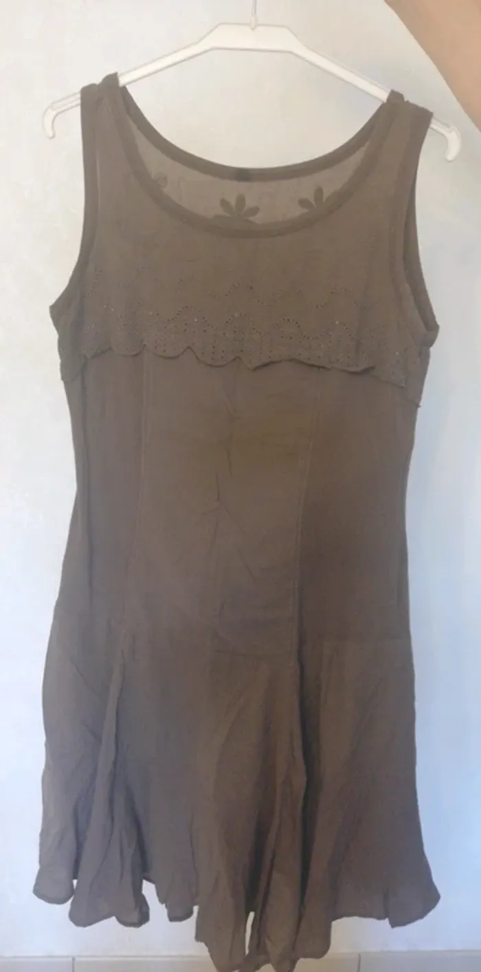 Robe kaki