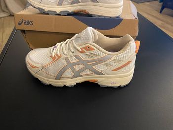 Baskets Asics gel blanches pointure 40