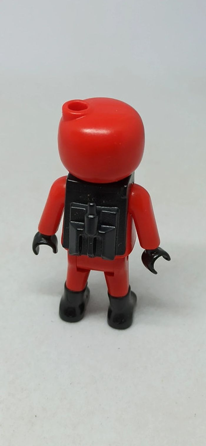 Petit alien extraterrestre rouge et noir playmobil - photo numéro 3