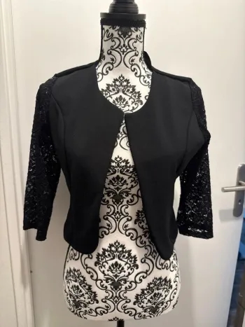Petite veste dentelle