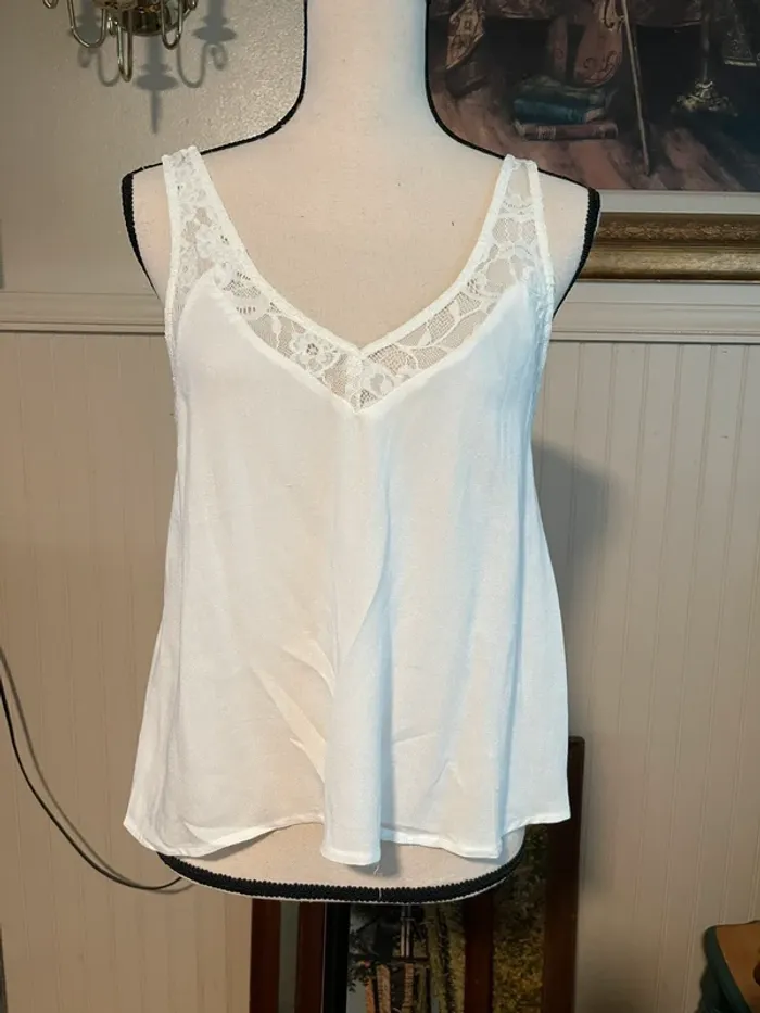 White tank top - photo numéro 3