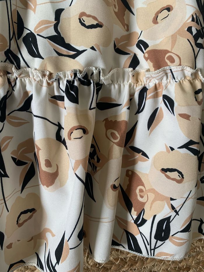 Jolie robe légère 10/12 ans - photo numéro 2