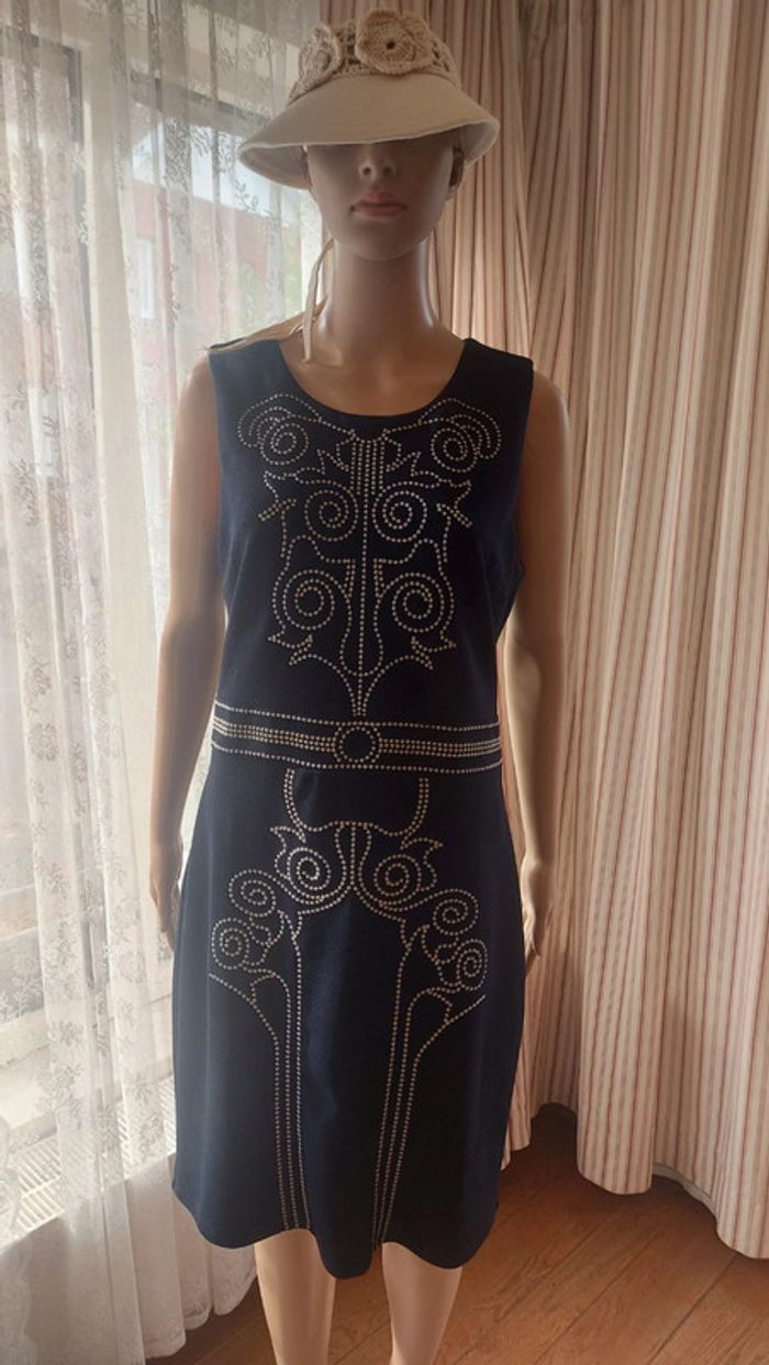 Robe bleu avec broderie K-design taille L - photo numéro 2