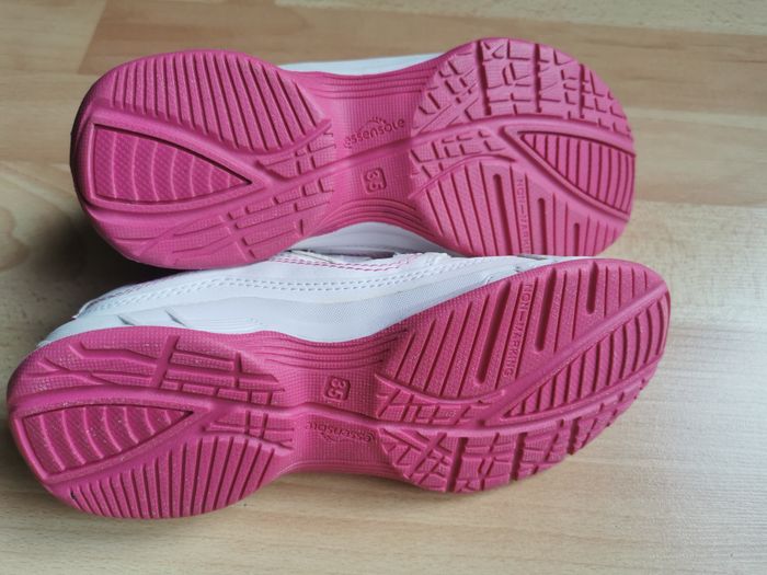 BASKETS FILLE T35 NEUVES - photo numéro 4