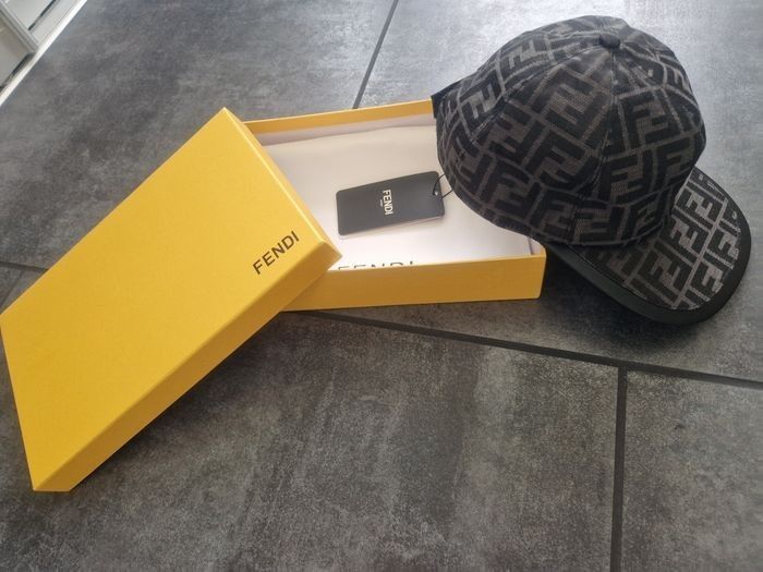 Casquette Fendi NEUVE - photo numéro 5