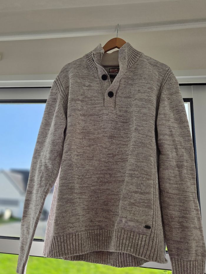 Pull beige et blanc