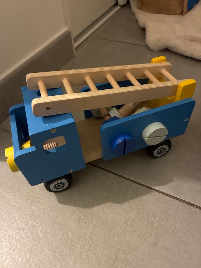 Camion en bois