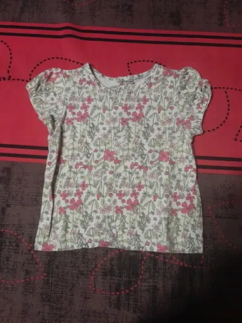 Haut à fleur taille 23 mois