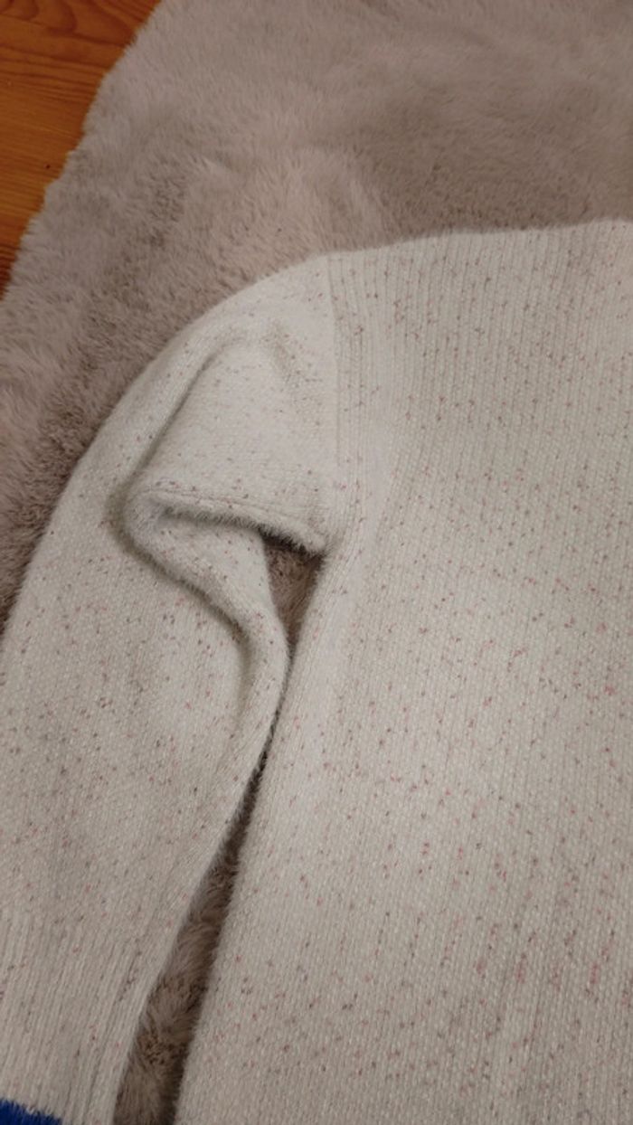 Pull blanc moucheté rose et bleu liseré bleu sur le bord manche doux - photo numéro 9