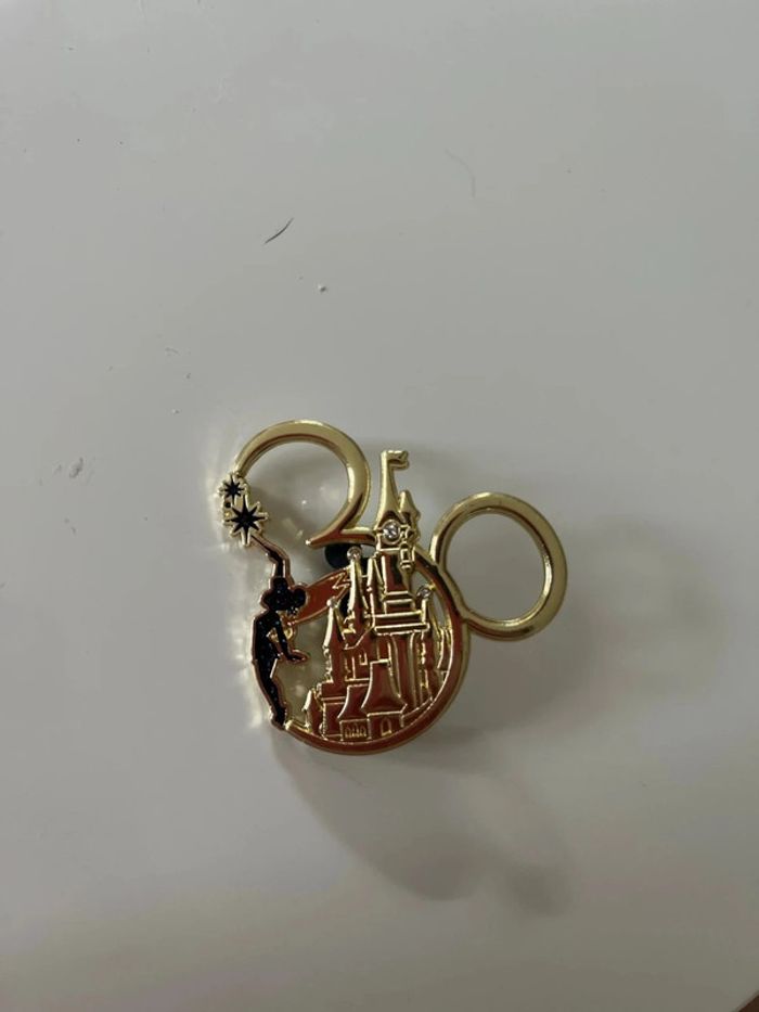 Pin’s collector 30 ans Disneyland Paris