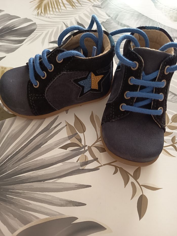 Baskets Gémo en cuir taille 19 - photo numéro 2