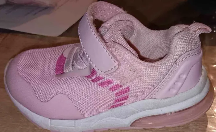 Paire de chaussure rose - photo numéro 2