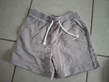 Short 4 ans tres bon état