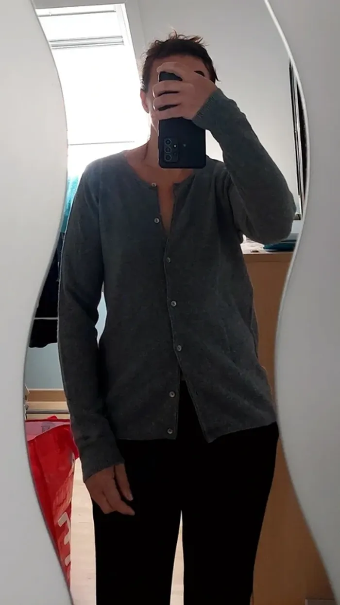 Gilet okaidi gris taille 14 ans ou small