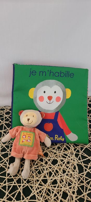 Livre tissu Moulin Roty Je m'habille Les Popipop
