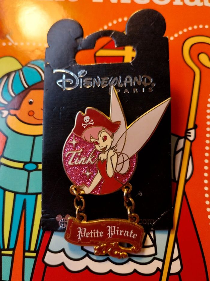 Pins Disney fée clochette en rose rouge paillette
