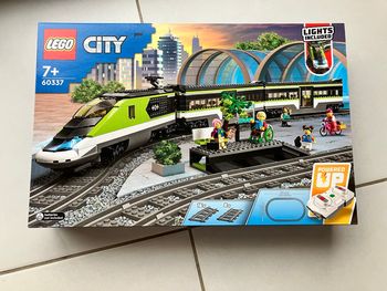 Train de voyageurs express 60337