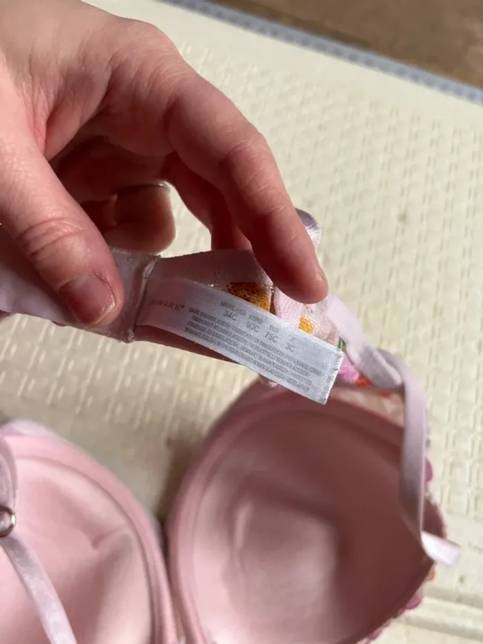 Soutien gorge Primark fleurie 90C parfait état - photo numéro 2