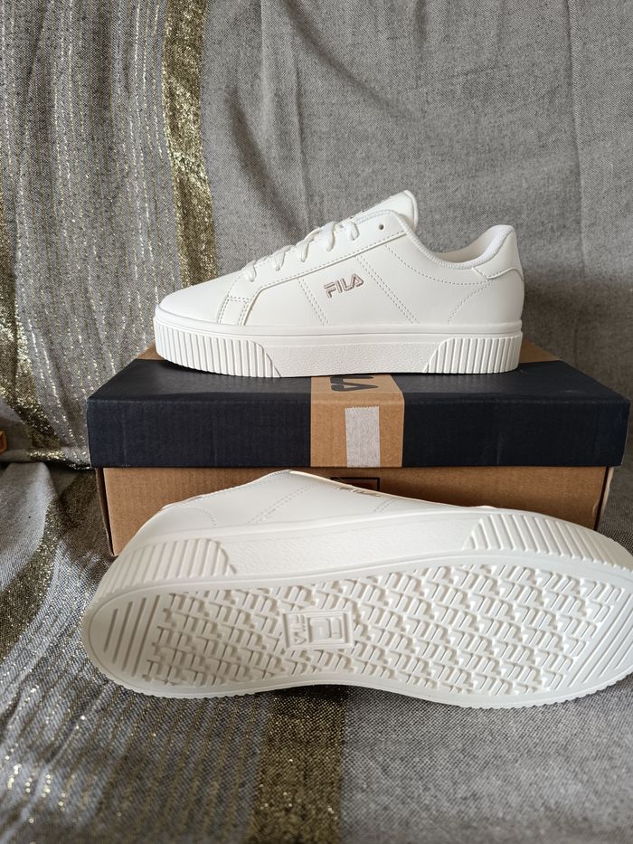 Basket femme neuf avec étiquette (75€ - photo numéro 2