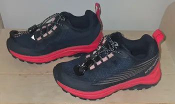 Chaussures de marche/trail pour enfant. Taille 28