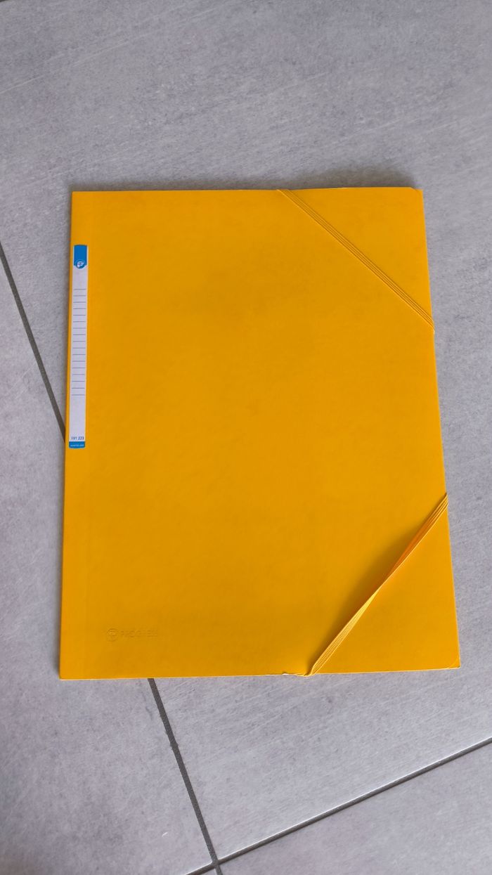 Affaires scolaires au choix - photo numéro 3