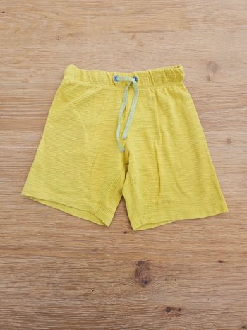 Short jaune