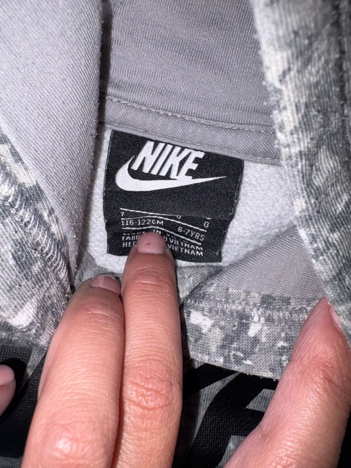 Sweat à capuche gris Nike enfant taille 6-7 ans en très bon état - photo numéro 6