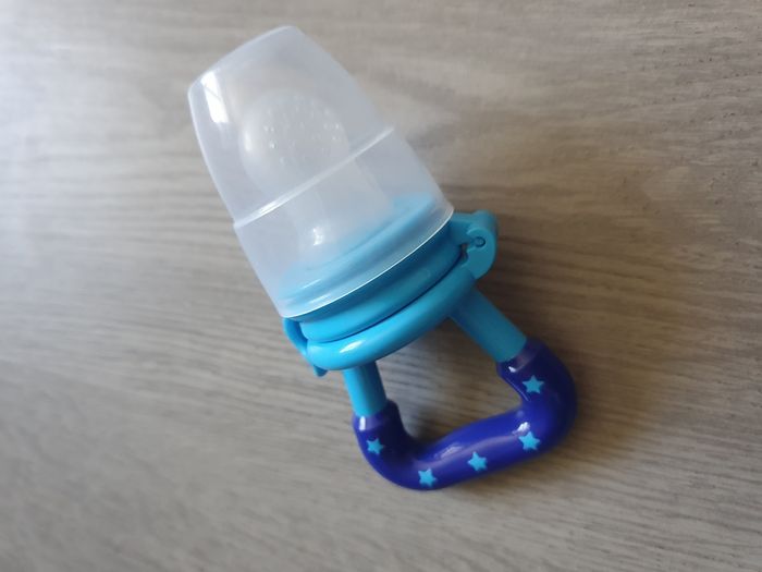 Moyenne grignoteuse bébé