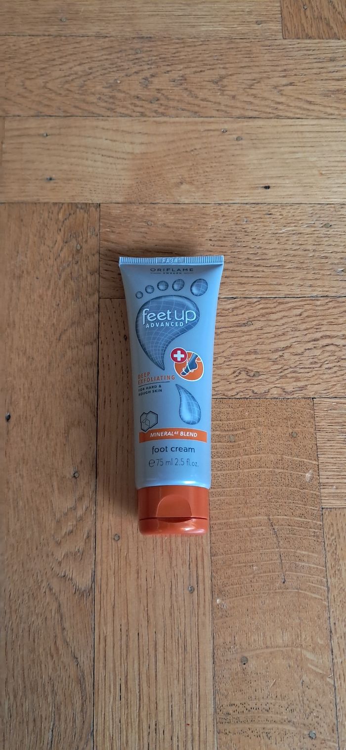 Neuf foot cream oriflame 75 ml Feet up advanced