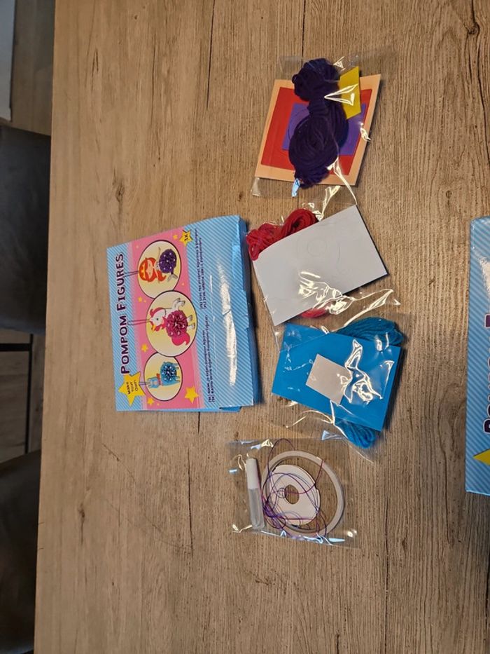 1 bricolage de création de 3 figurines à pompom, neuve et complète - photo numéro 2